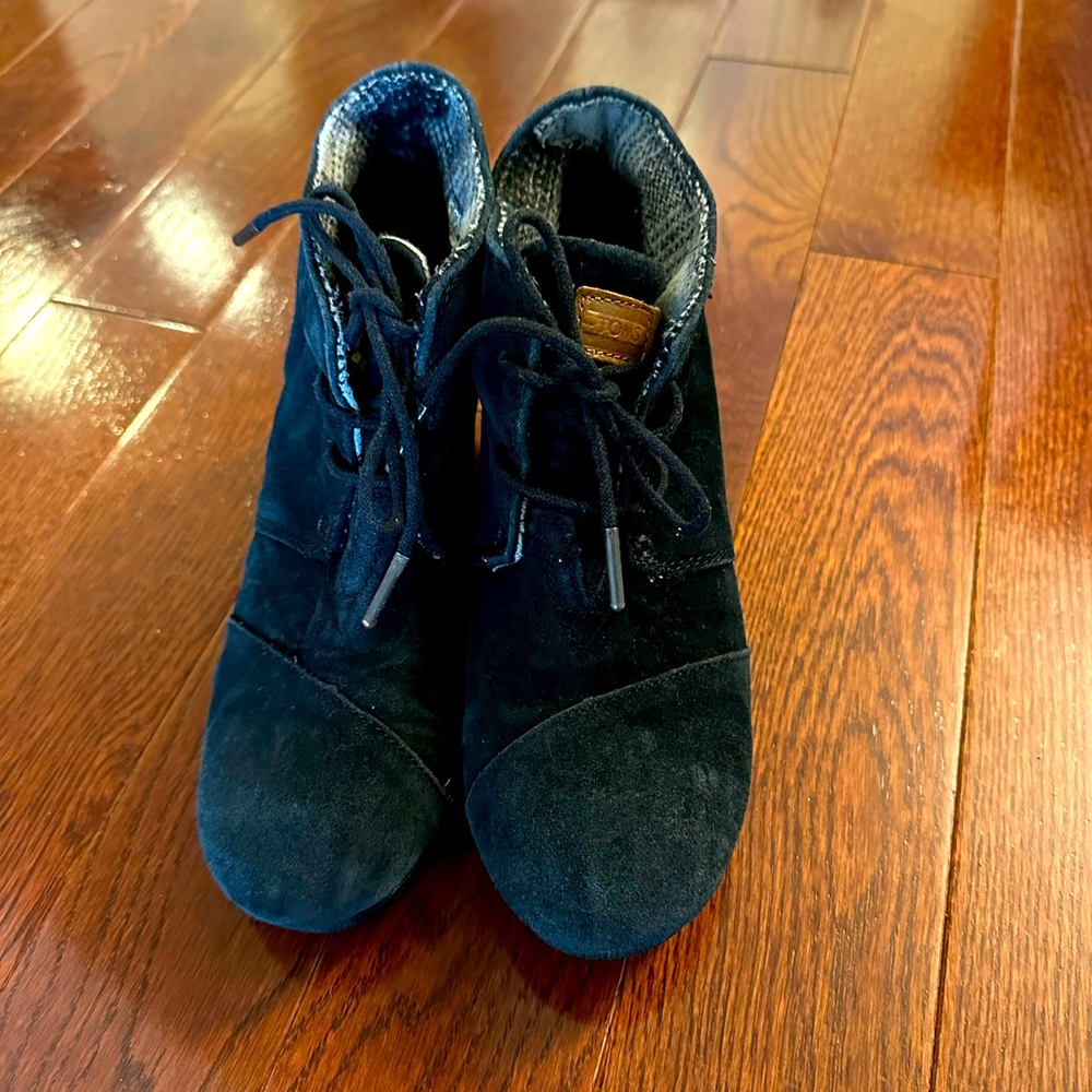 Toms Desert Wedges Bootie Suede Size W 7